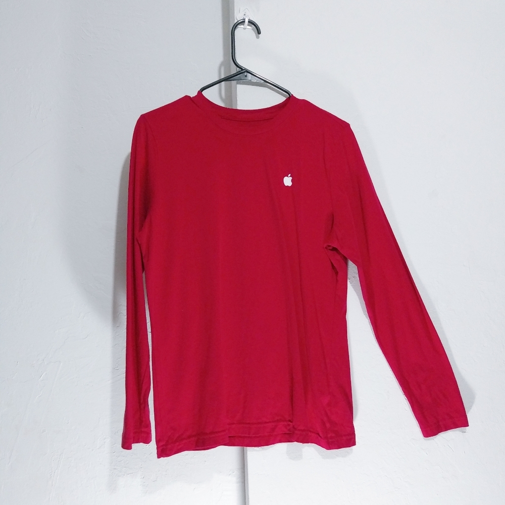 Apple Red t shirt women
Size L

Red Apple Retail